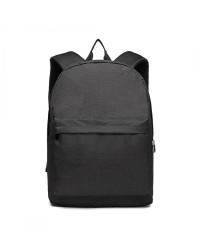 Velký městský černý batoh z kolekce Kono, s vnější kapsou na zip a prostorným interiérem s kapsou na notebook, vyrobený z prémiového kvalitního plátna. Praktický doplněk na každý den. Ideální do práce i do školy.
